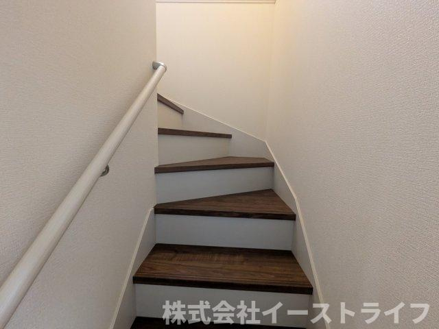 【新築戸建】　(予約あり)　　いわき市久之浜町第4　長期優良住宅の内装|2号棟写真　階段には手すりが付いているので上り下りも安心です。