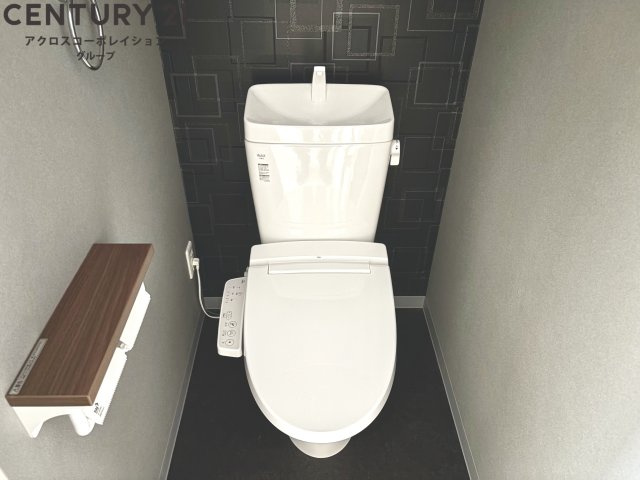 温水洗浄便座付きのトイレです♪