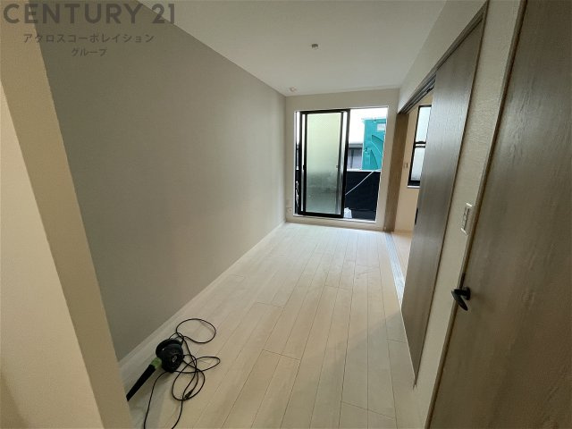 明るい床色の明るいお部屋です♪