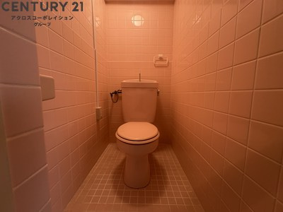 シンプルで掃除のしやすいトイレです！