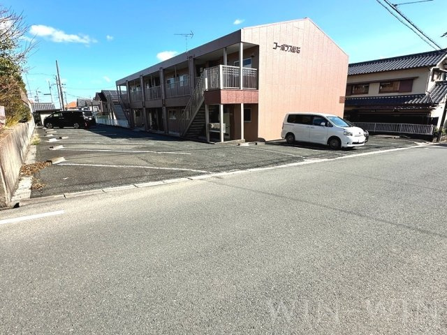 コーポラス管石の駐車場
