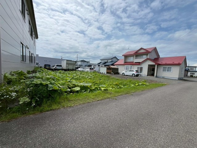 星が浦大通4丁目　売土地の前面道路含む現地写真