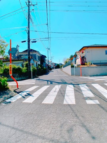 【前面道路含む現地写真】 | 〇●秦野市鶴巻南2丁目 売地●〇 | 北側道路部分。