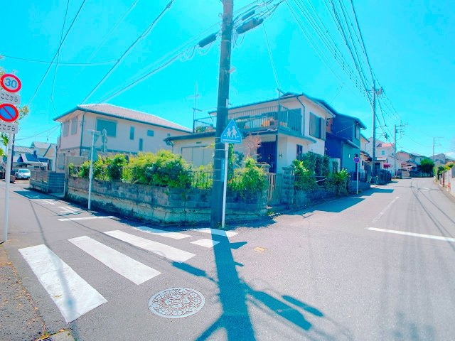 【前面道路含む現地写真】 | 〇●秦野市鶴巻南2丁目 売地●〇 | 北東角地に立地した開放感ある土地♪