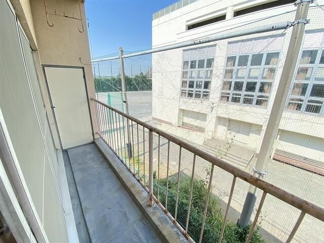 横浜市保土ケ谷区宮田町１丁目の賃貸マンションのバルコニー