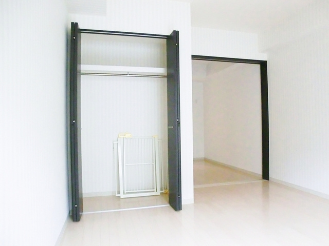 ＣＯＺＹＣＯＵＲＴの収納|収納もしっかり付いてます！！（反転タイプの間取り写真）