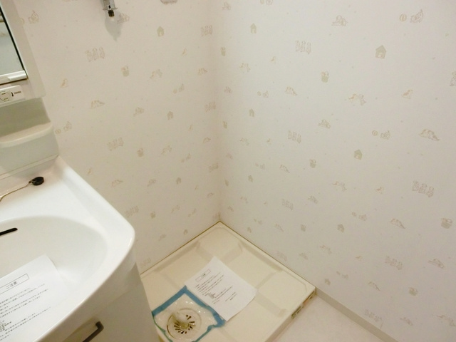 ＣＯＺＹＣＯＵＲＴの設備|室内洗濯機置場・脱衣所です。（反転タイプの間取り写真）