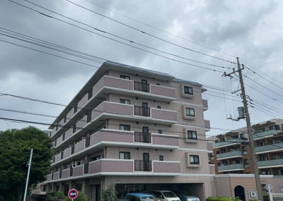 【外観】 | ライオンズマンション南町田 | 土地の形が極端に長細かったり、狭小地、あるいは道路との高低差がある傾斜地だった場合、後々売ろうとしても買い手がつかない場合もあります。後々、売却することになった時に価値の下がらない土地を選びましょう。
