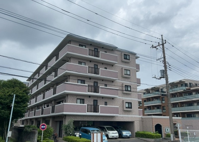 【外観】 | ライオンズマンション南町田 | 土地の前の道路に消火栓が設置されていることがあります。この場合、道路交通法第45条第1項により、駐車禁止の場所が指定されています。そのため、車庫などの駐車スペースをつくることができない場合があります。