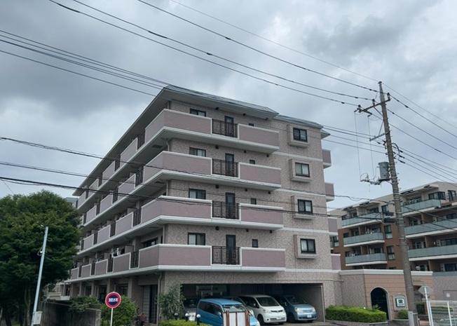 【外観】 | ライオンズマンション南町田 | 家を建てる前提で土地を探している場合、地盤の丈夫さは譲れない条件の一つです。地盤が脆弱だと追加工事が必要となります。また、過去に地盤沈下や液状化現象を起こした土地は、できるだけ避けた方がいいでしょう。