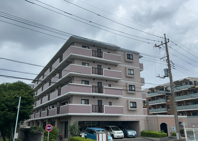 【外観】 | ライオンズマンション南町田 | 人が暮らすうえで日光は大切な要素となります。日当たりの良さは譲れないポイントですね。併せて近くに大きな建築物の建築予定がないか、あるいはそれが可能な土地が近くにないか事前に確認することもお勧めします。
