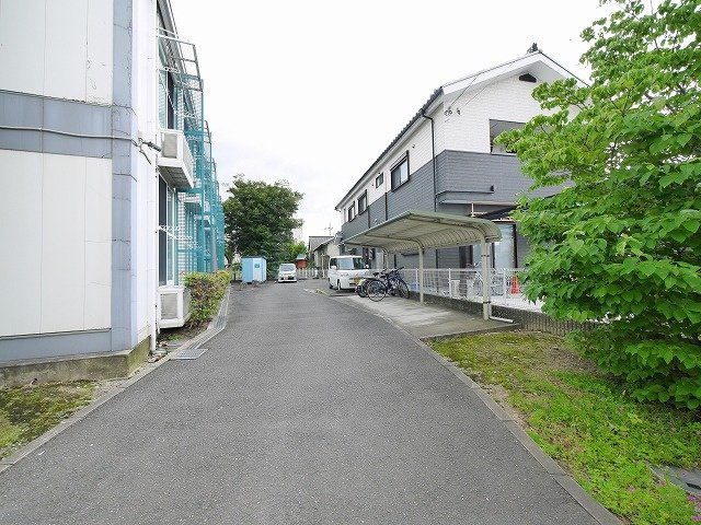 レオパレス茶園場の駐車場|駐車場があるので、車を買う予定の方も安心です