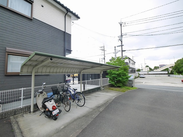 レオパレス茶園場のその他共用部分|屋根付き駐輪場完備です