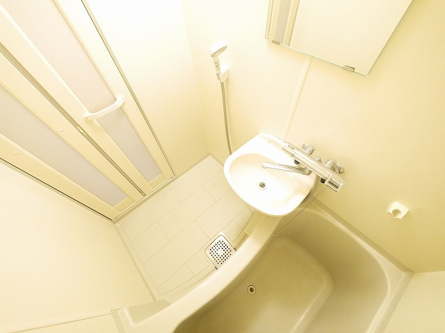 レオパレス茶園場の浴室|コンパクトで使いやすいお風呂です