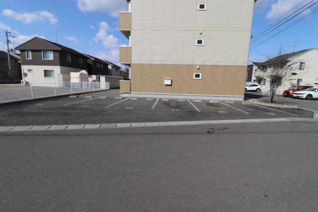 シャールポンドⅤの駐車場