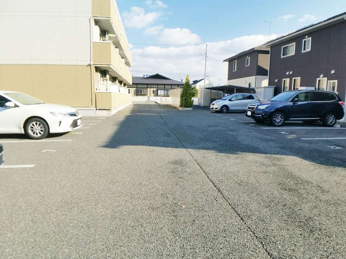 シャールポンドⅤの駐車場