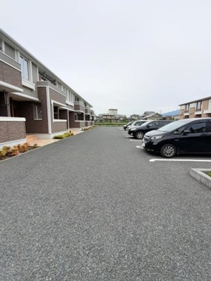 【駐車場】 | ブルゴーニュＢ | 駐車スペースもあります