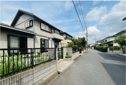 野田市木野崎　中古戸建　平成9年築の前面道路含む現地写真