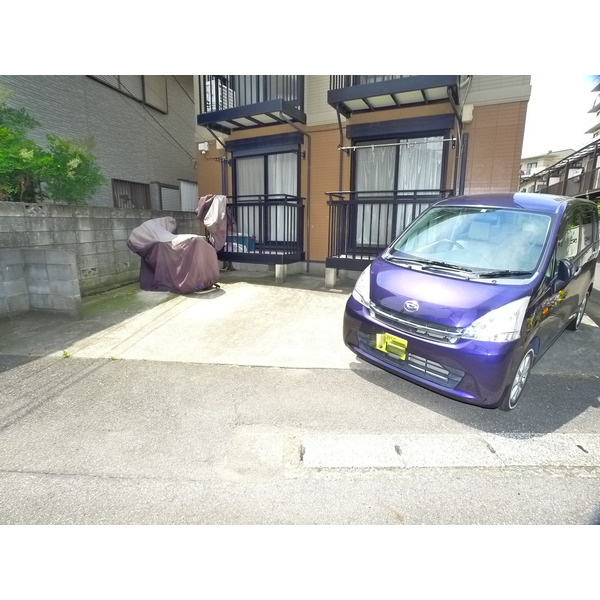 MKハイツの駐車場