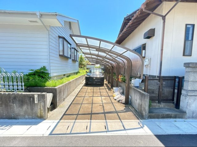 錦町中迎二丁目 中古一戸建ての駐車場