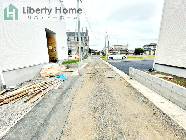 ひたちなか市津田第3　4号棟　新築戸建の前面道路含む現地写真
