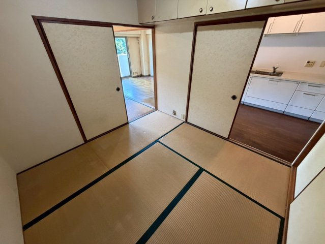 荒神山マンションの和室
