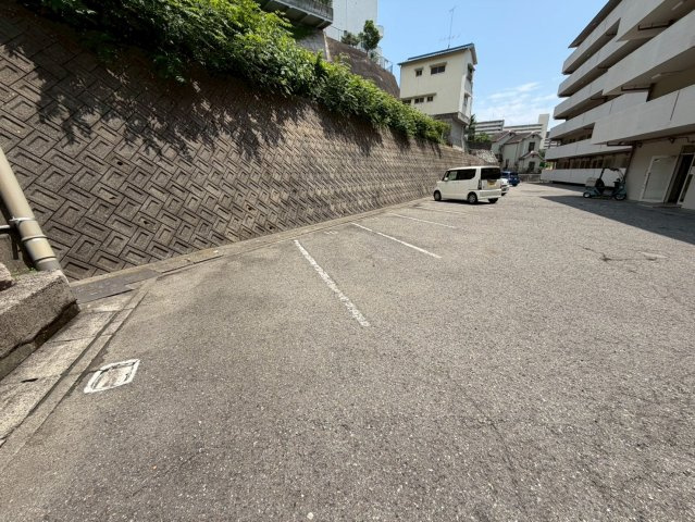 荒神山マンションの駐車場