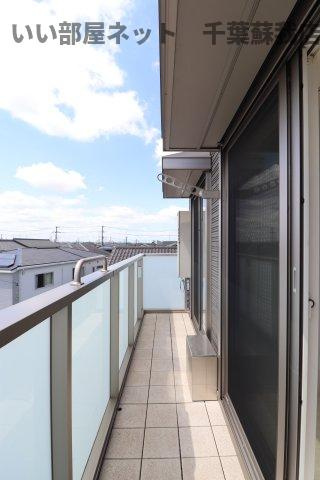 ビクトワールのバルコニー|洗濯物もよく乾きそうな、陽当たり良好なバルコニーです！