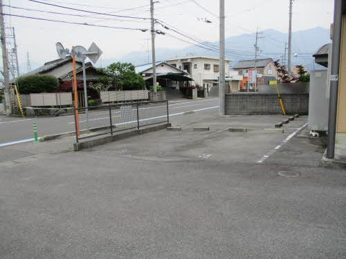 シャーメゾンＩ・Ｔの駐車場
