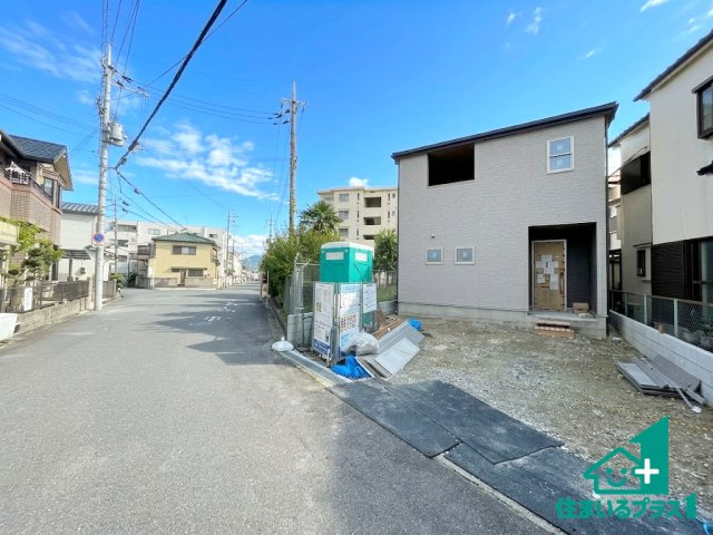 ■枚方市高田　新築一戸建ての前面道路含む現地写真|周辺は落ち着いた街並みの住宅地！子育てがしやすい住環境です！まだ未完成ですが、現地でしかわからない事もございます。是非一度ご覧ください。