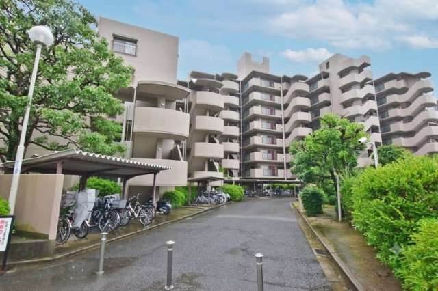 伊丹昆陽ビューハイツの外観|ご不明な税金・諸費用についても丁寧にサポートいたします。現地見学で、住まいのイメージやご希望をぜひお聞かせください。