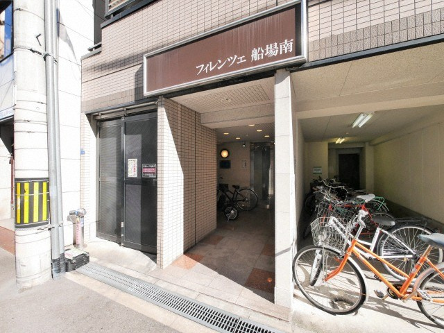大阪市中央区博労町１丁目の賃貸マンションのエントランス