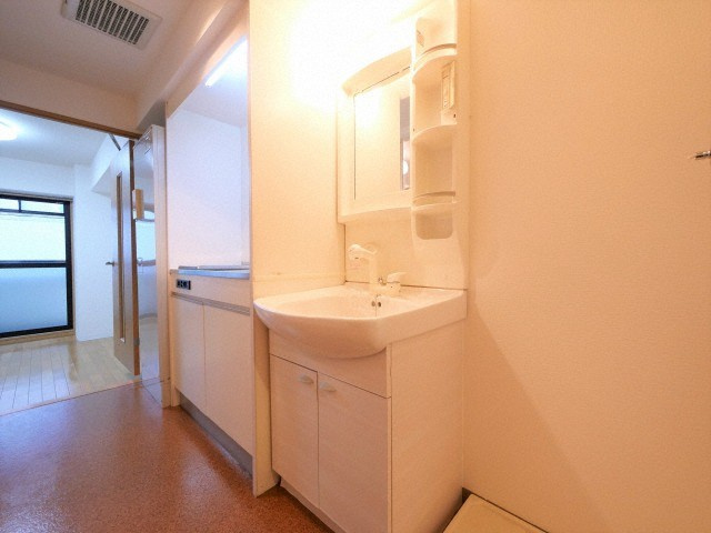 大阪市中央区博労町１丁目の賃貸マンションの独立洗面台