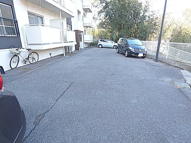 ガーデン北六甲の駐車場|敷地内駐車場完備