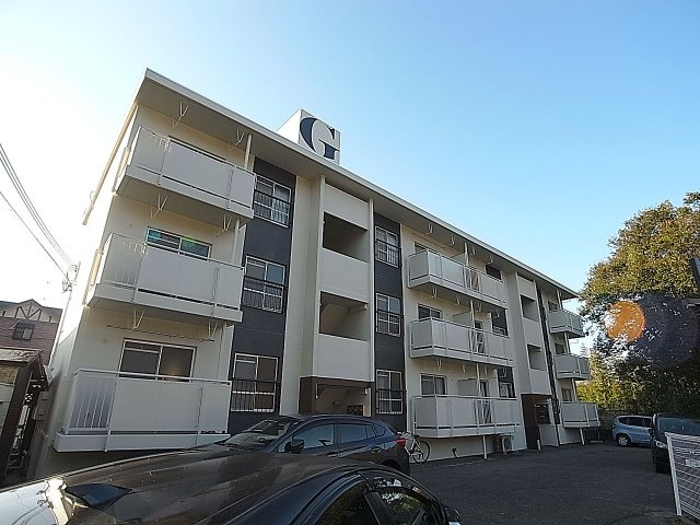 ガーデン北六甲の外観|外壁から綺麗に改装されています