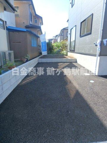 川越市下広谷新築戸建の前面道路含む現地写真