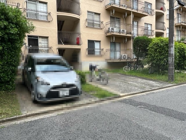 狭山遊園ハイツの駐車場