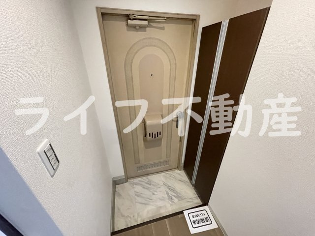 ローリエ八戸ノ里の玄関|シンプルで使いやすい玄関です
