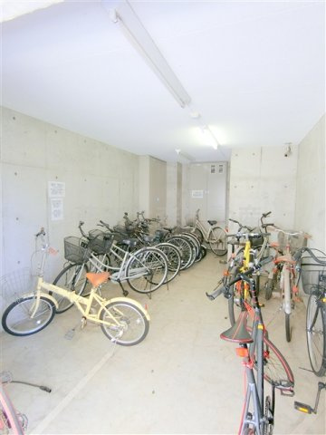 プレール・ドゥーク池上のその他共用部分|屋根付きの駐輪場