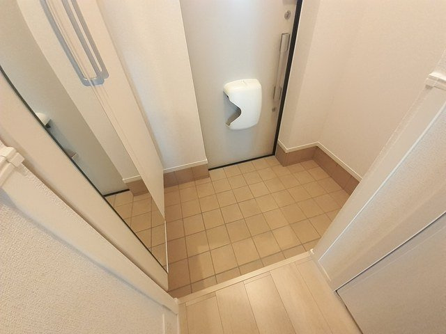 スペチアーレ　トレの玄関