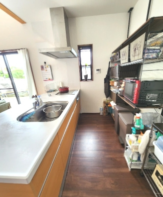 いすみ市深堀　平屋中古戸建のキッチン|令和2年12月築 ３LDK平屋建 敷地約117坪洋芝 家庭菜園 ドックランが可能です 海徒歩12分