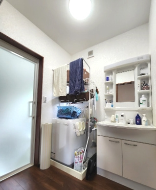 いすみ市深堀　平屋中古戸建の独立洗面台|令和2年12月築 ３LDK平屋建 敷地約117坪洋芝 家庭菜園 ドックランが可能です 海徒歩12分