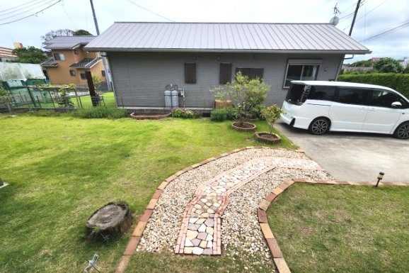 いすみ市深堀　平屋中古戸建の庭|令和2年12月築 ３LDK平屋建 敷地約117坪洋芝 家庭菜園 ドックランが可能です 海徒歩12分