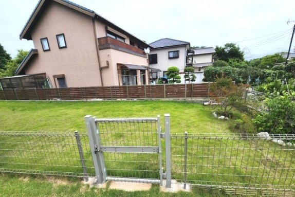 いすみ市深堀　平屋中古戸建の庭|令和2年12月築 ３LDK平屋建 敷地約117坪洋芝 家庭菜園 ドックランが可能です 海徒歩12分
