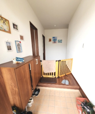 いすみ市深堀　平屋中古戸建の玄関|令和2年12月築 ３LDK平屋建 敷地約117坪洋芝 家庭菜園 ドックランが可能です 海徒歩12分