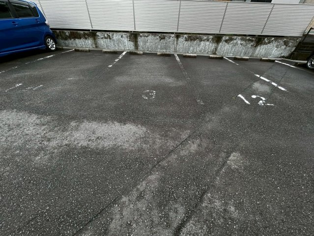 フィネス宮川の駐車場