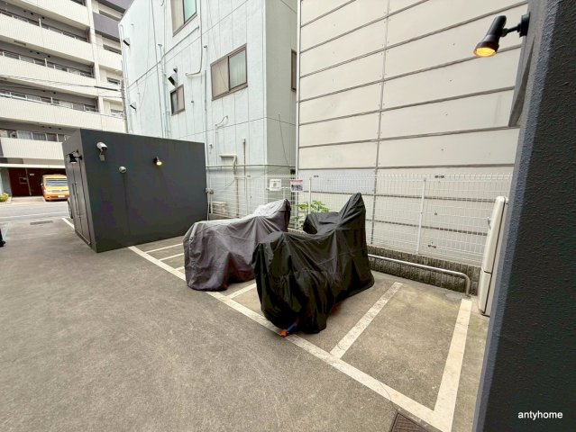 プレミアムコート谷町四丁目　仲介手数料無料の駐車場