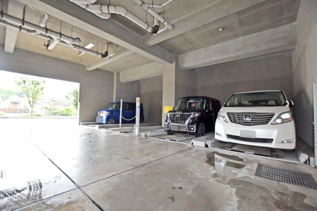 エーベル伊丹参番館の駐車場|駐車場月額料金：15000円～17000円
※空き状況は要確認