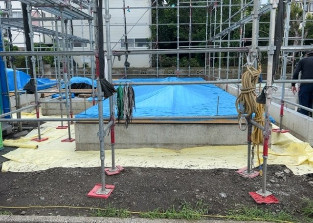 【外観】 | 現在は更地となっています。現地をご見学に行く際は、道路の幅や周辺の交通量、施設などをご確認頂くことをおすすめします！ある程度イメージをつけたいという場合は、同売主の施工事例や完成パースもお見せします。