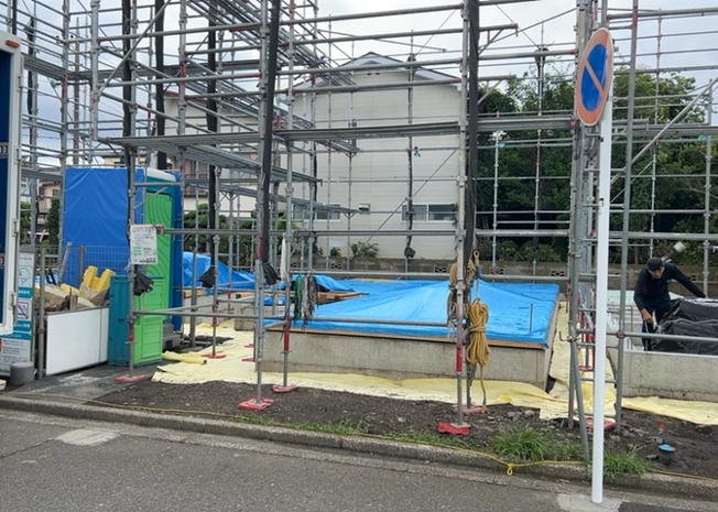 【庭】 | 庭のある家に住むことのメリットとして、子どもたちの遊び場を確保できること、ガーデニングや家庭菜園を楽しめること、明るさを確保できることがあります。また、配置を工夫することでプライバシーが確保できます。